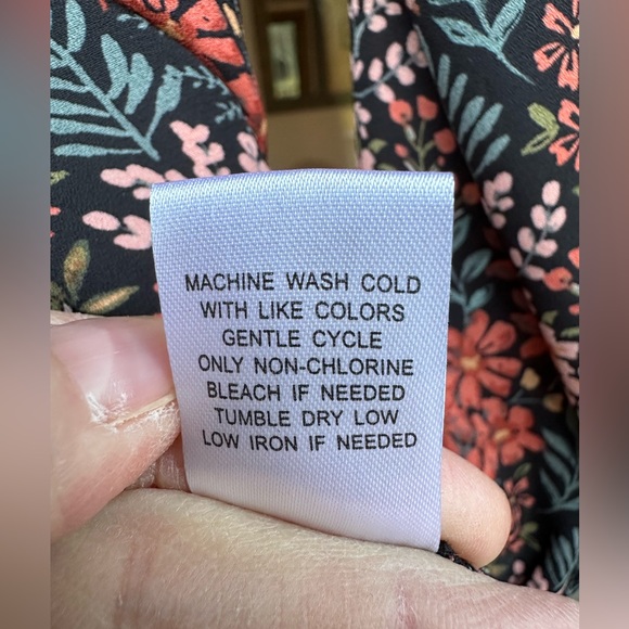 Beautiful colors blouse Size M - Picture 6 of 9